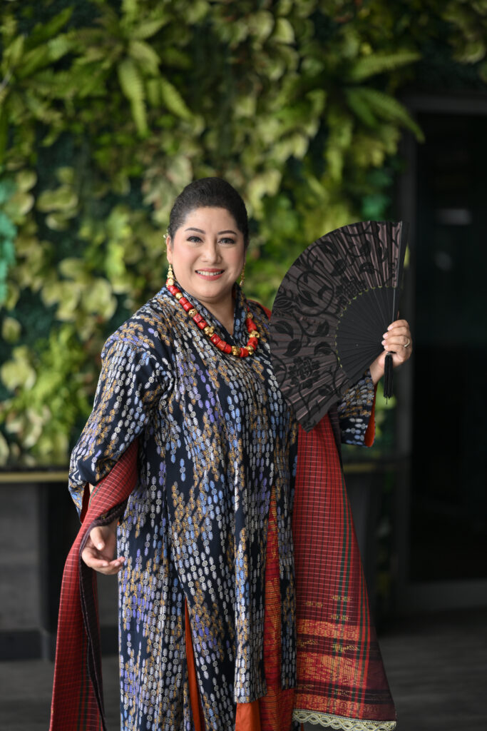 Kebaya Panjang in Golden Pandan